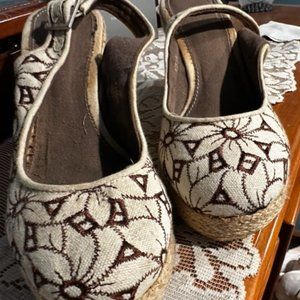 Brown and off-white floral wedges, size 7.5